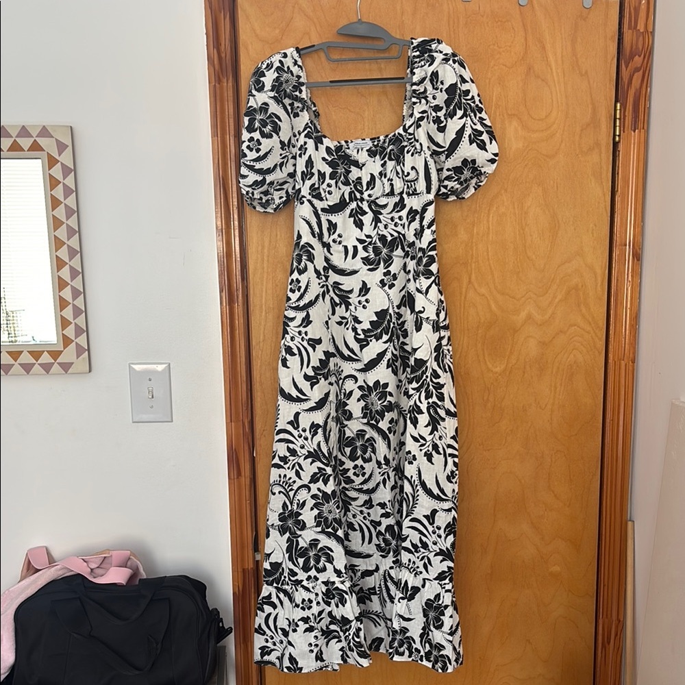 & Other Stories 100% Linen Black and White Floral Puff Sleeve Dress